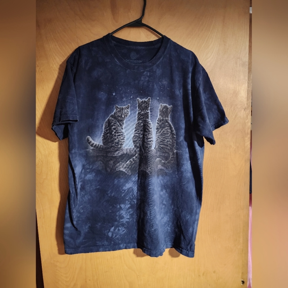 The mountain tee 3 cats